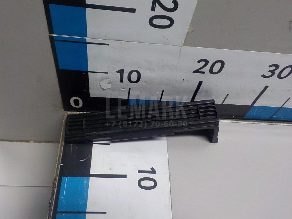 Крышка салонного фильтра