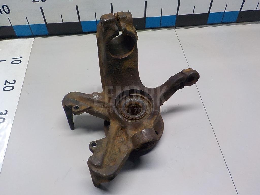 Кулак поворотный передний правый