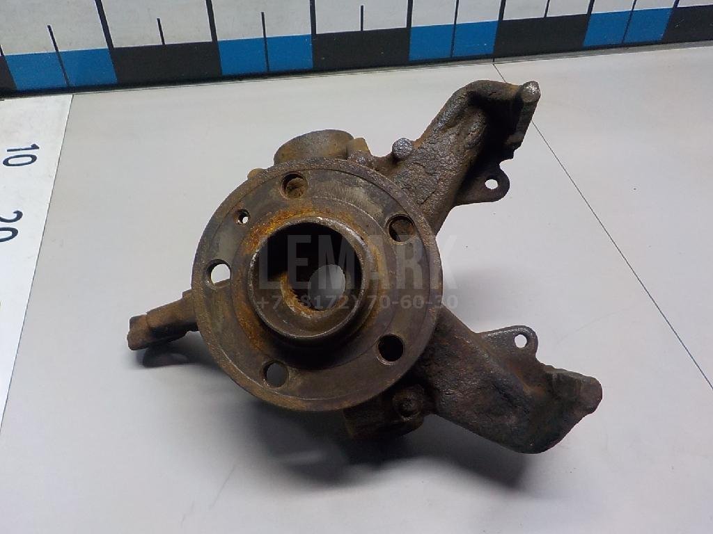 Кулак поворотный передний правый