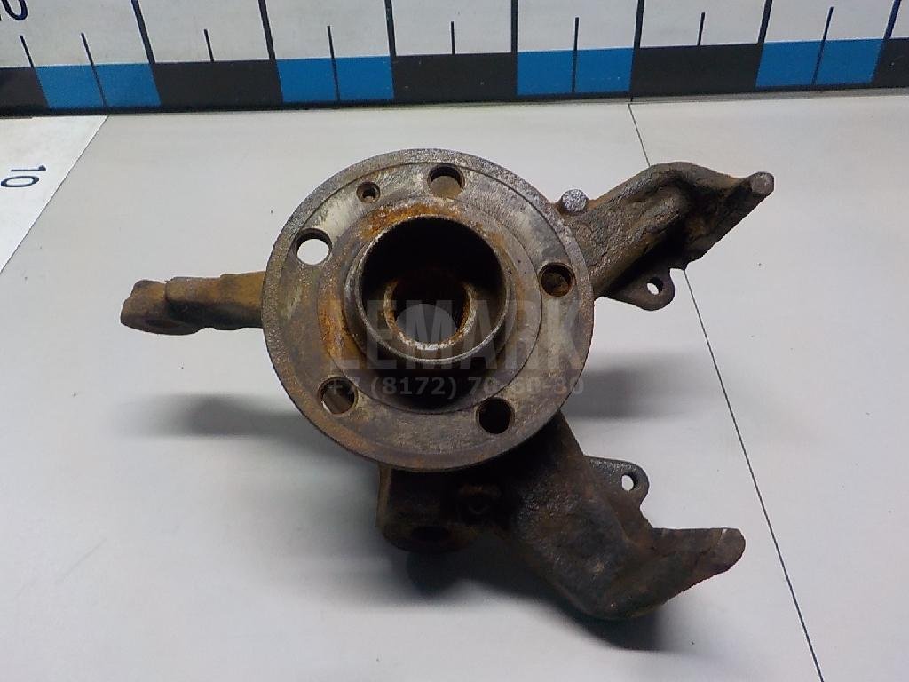 Кулак поворотный передний правый