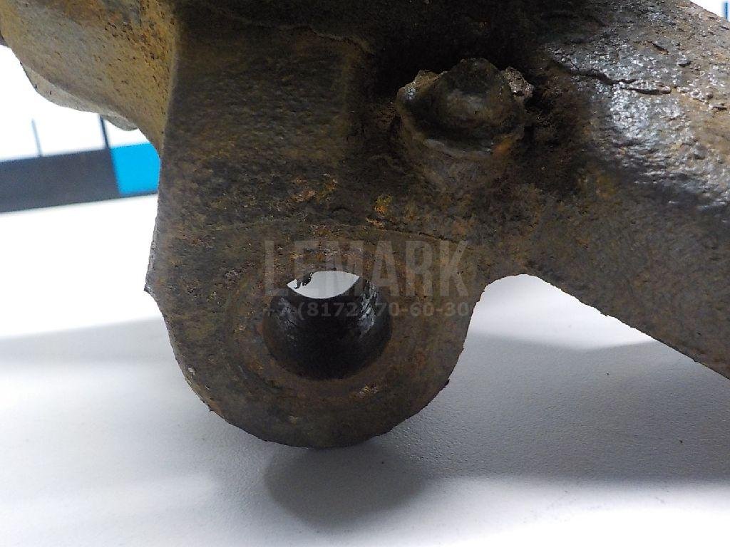 Кулак поворотный передний правый