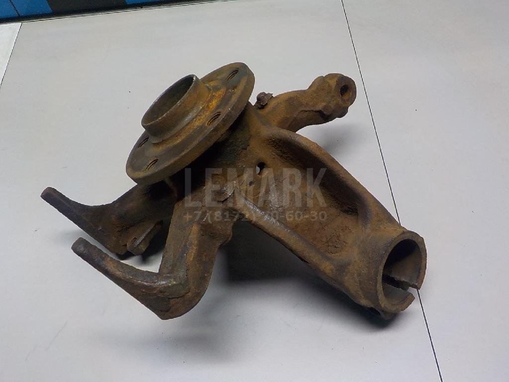 Кулак поворотный передний правый