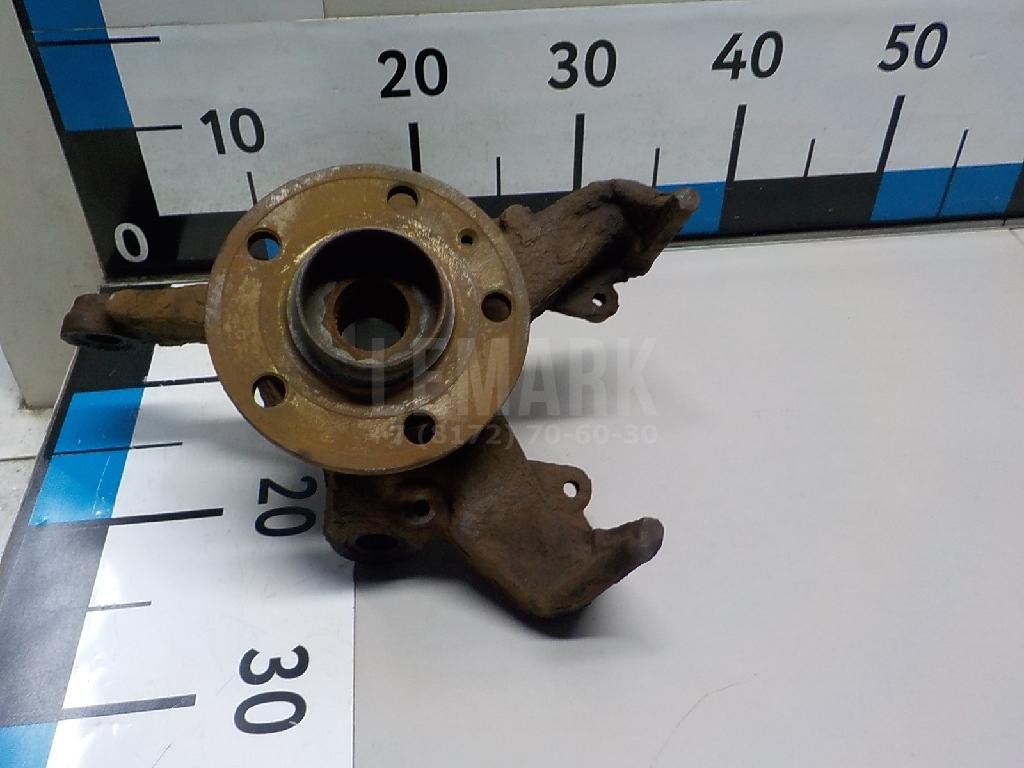 Кулак поворотный передний правый