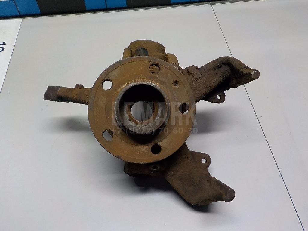 Кулак поворотный передний правый