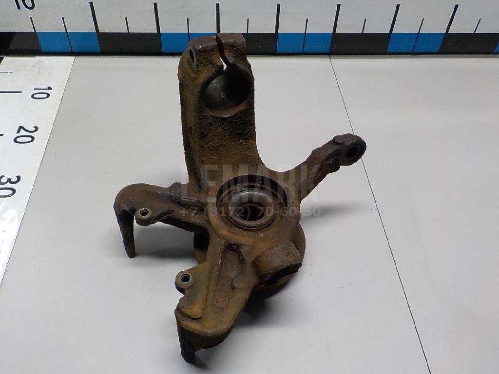 Кулак поворотный передний правый