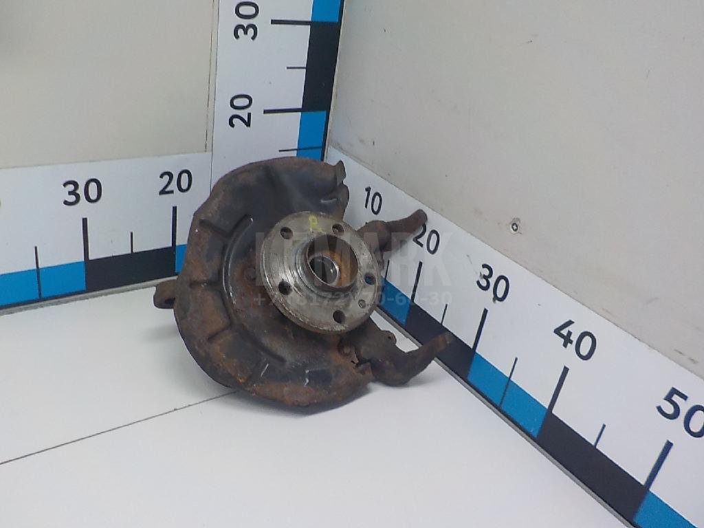 Кулак поворотный передний правый