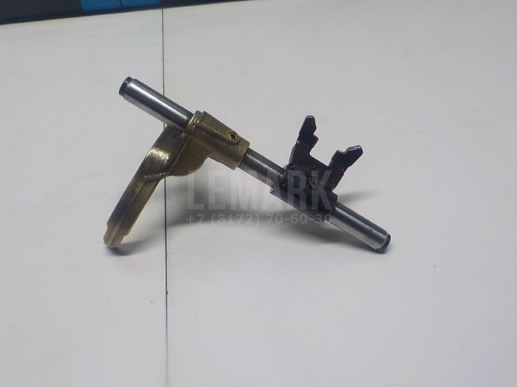 Вилка включения передачи