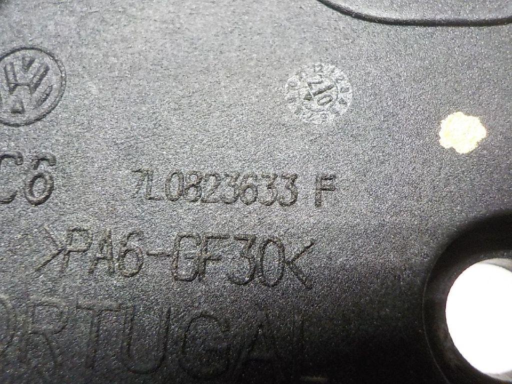 Кронштейн ручки открывания капота