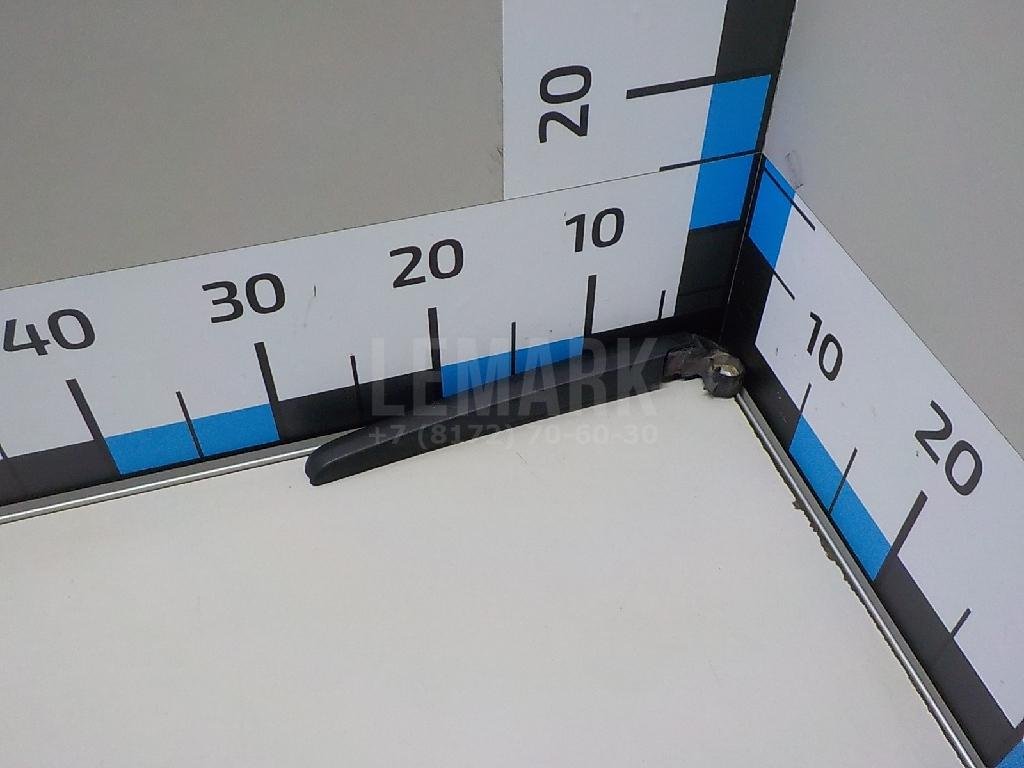 Поводок стеклоочистителя заднего