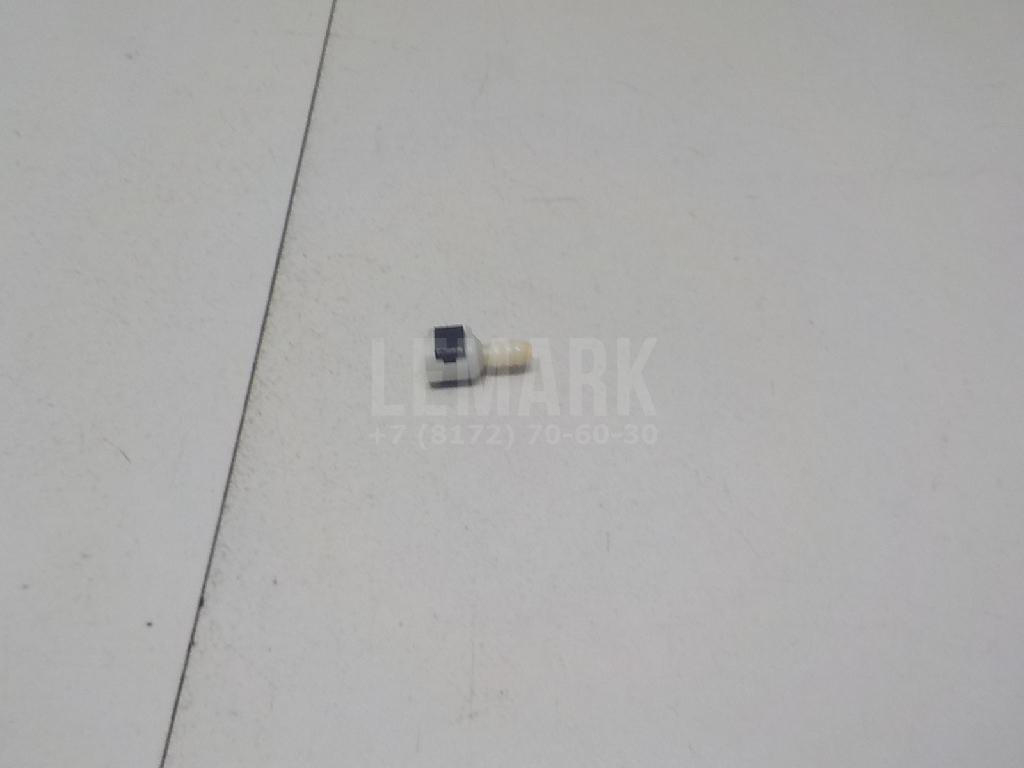 Штуцер трубки омывателя