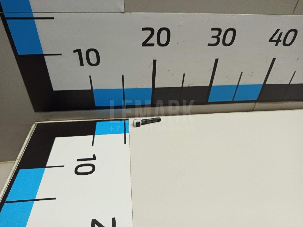 Штуцер трубки омывателя