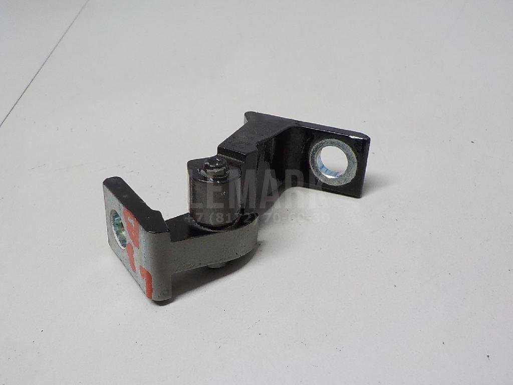 Петля двери