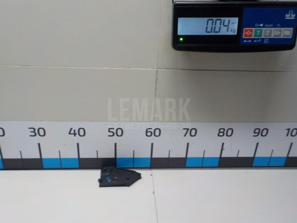 Кронштейн ручки открывания капота