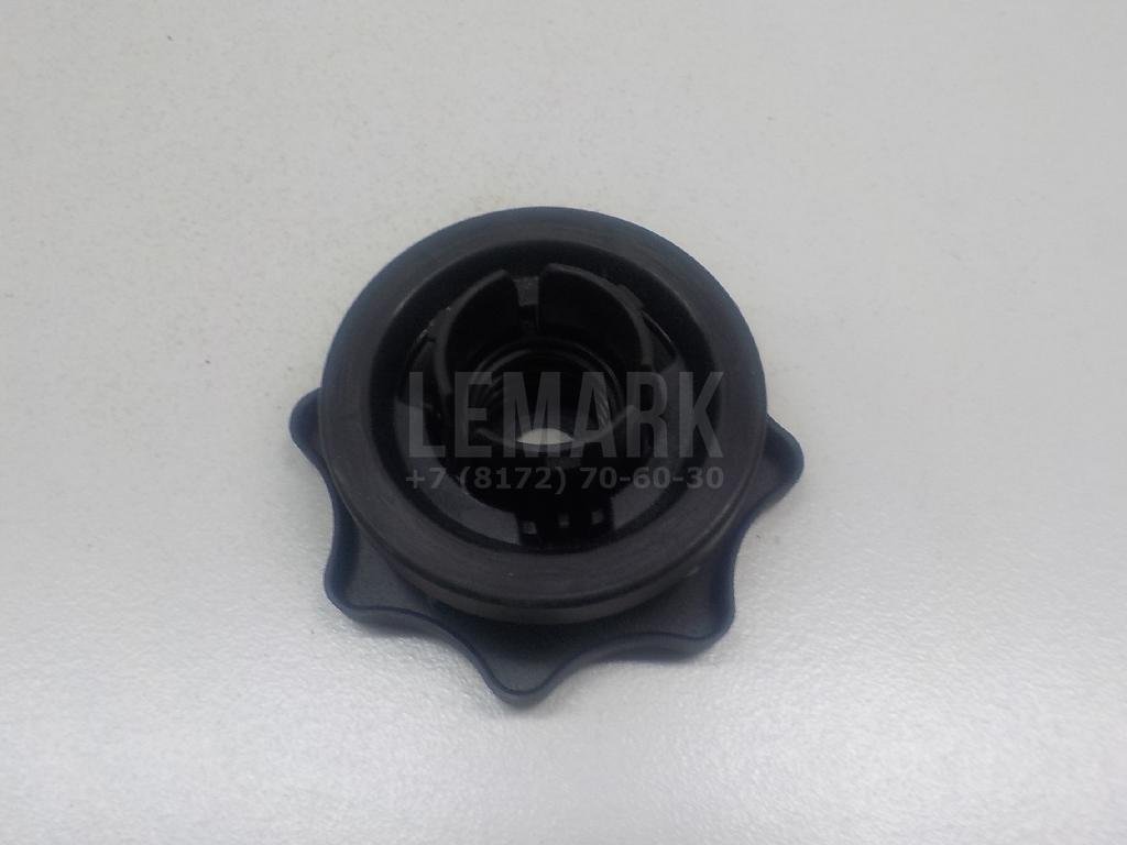 Болт крепления запасного колеса