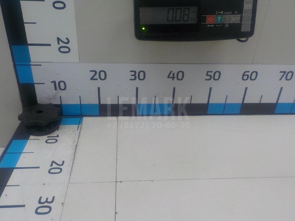 Болт крепления запасного колеса