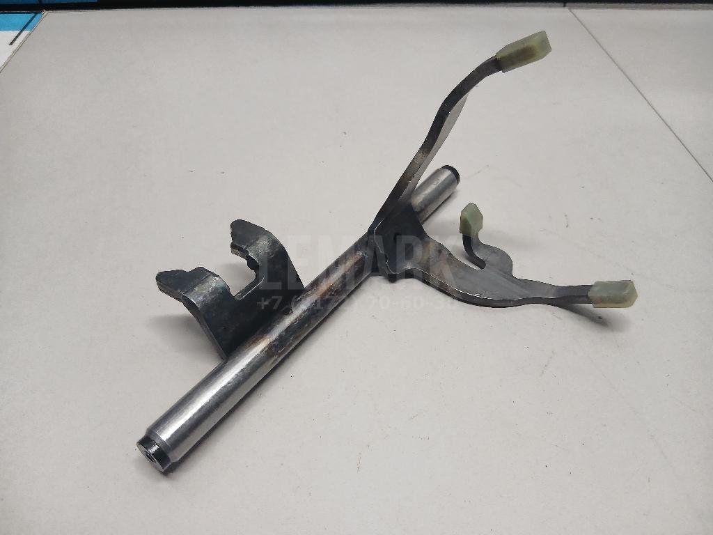 Вилка включения передачи