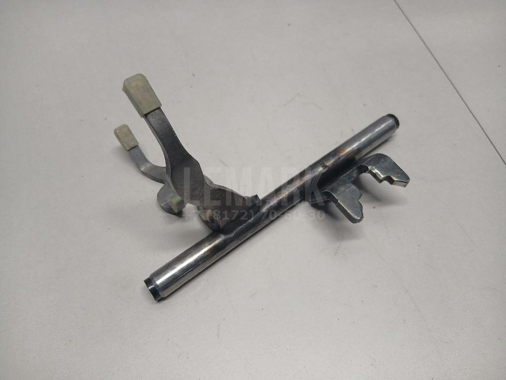 Вилка включения передачи