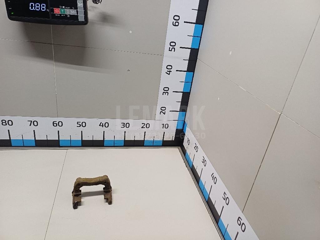 Скоба суппорта заднего правого