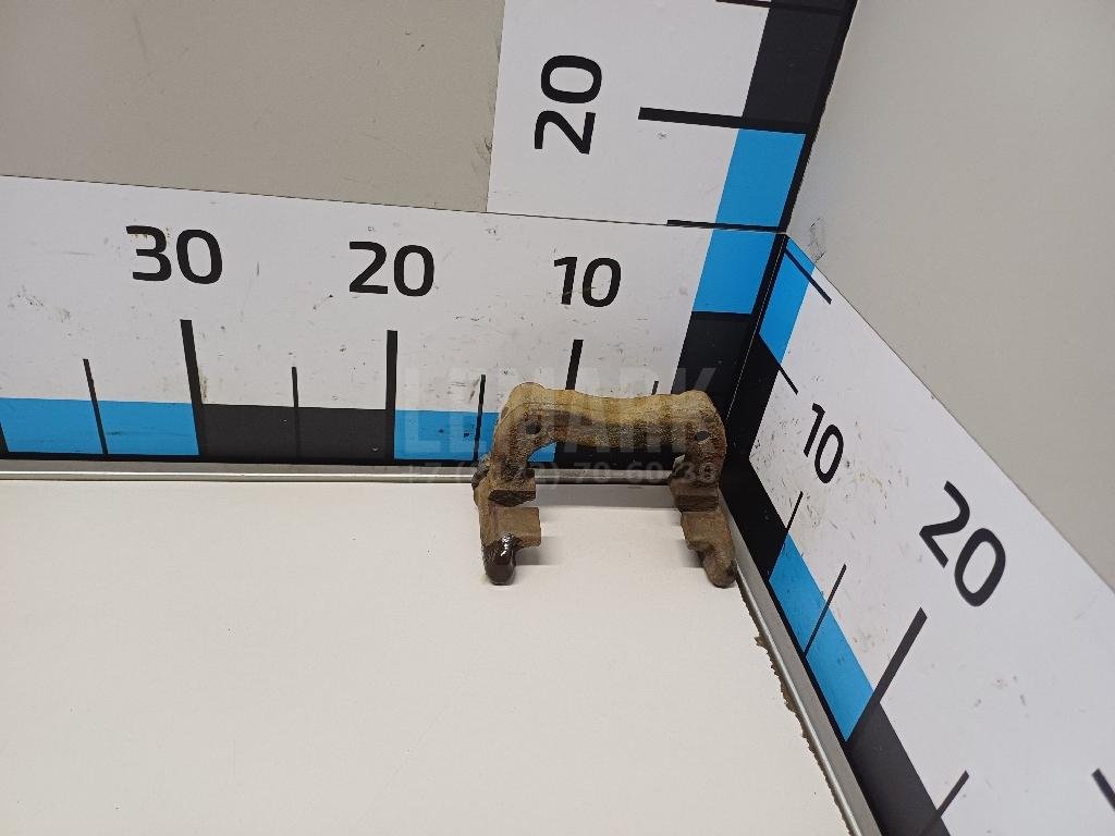 Скоба суппорта заднего правого