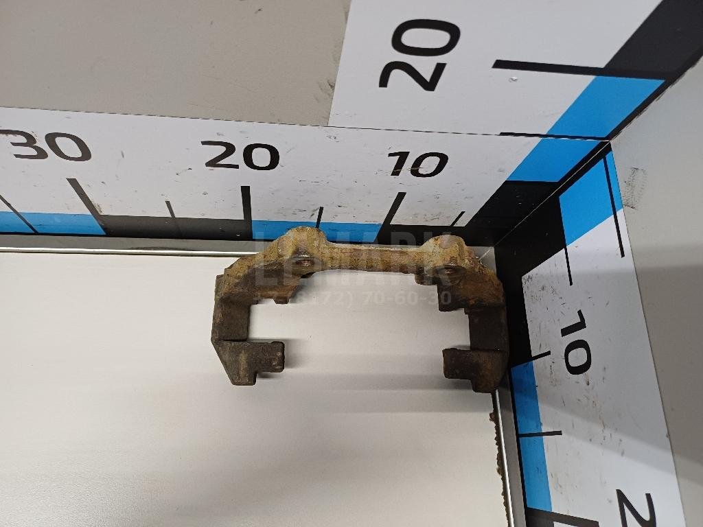 Скоба суппорта переднего