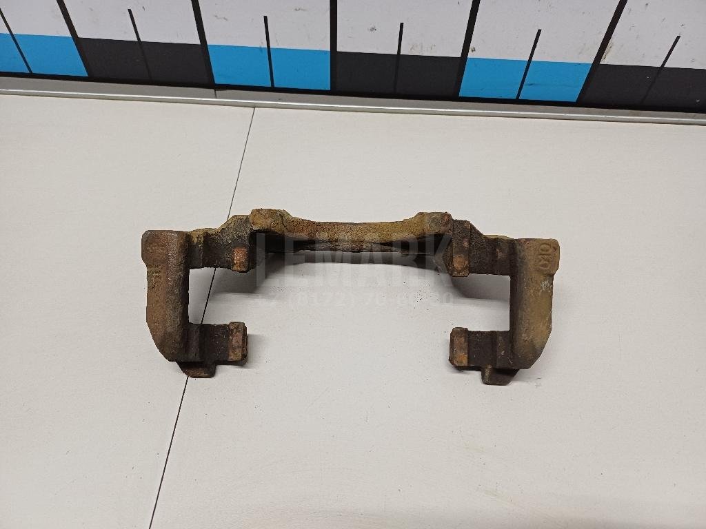 Скоба суппорта переднего