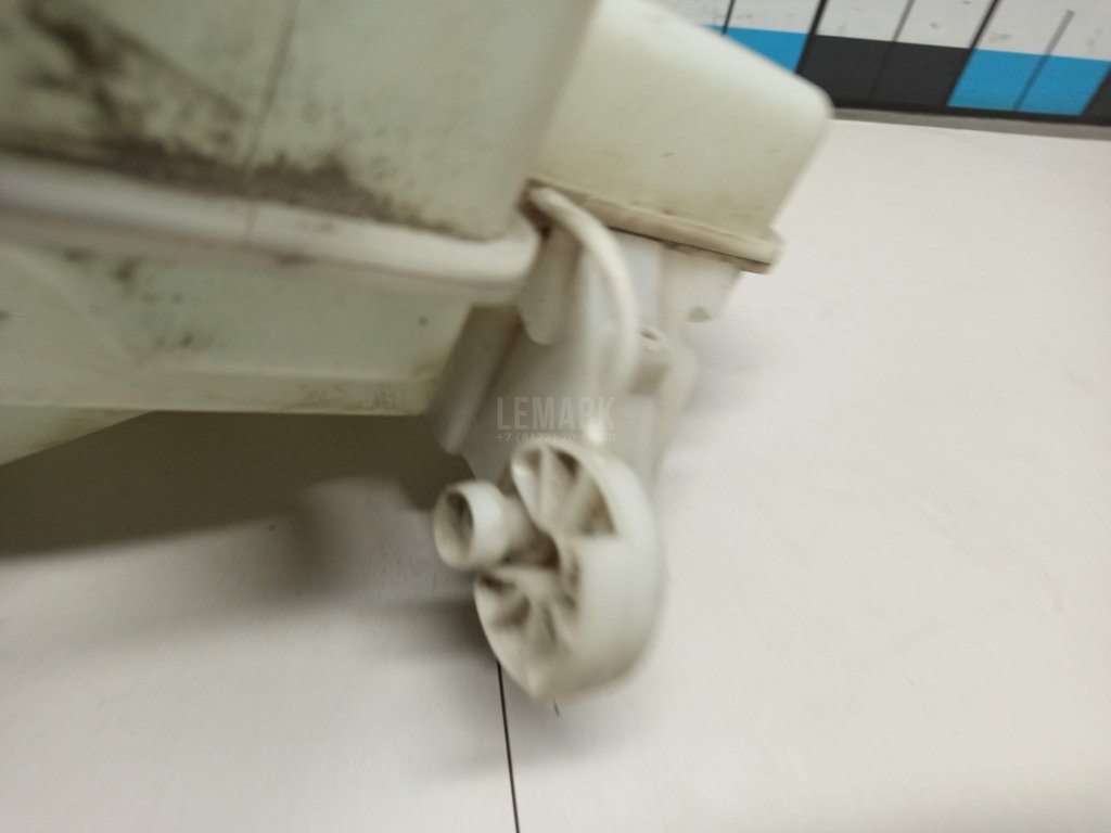 Бачок омывателя лобового стекла