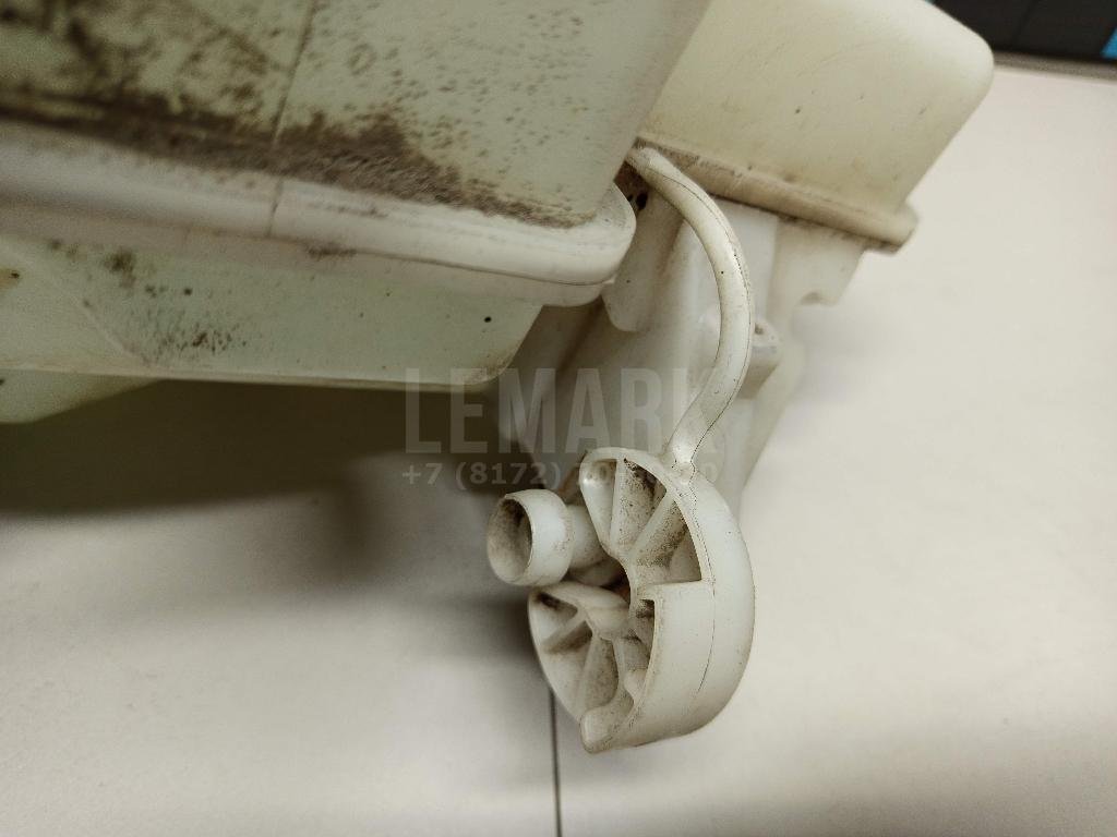 Бачок омывателя лобового стекла