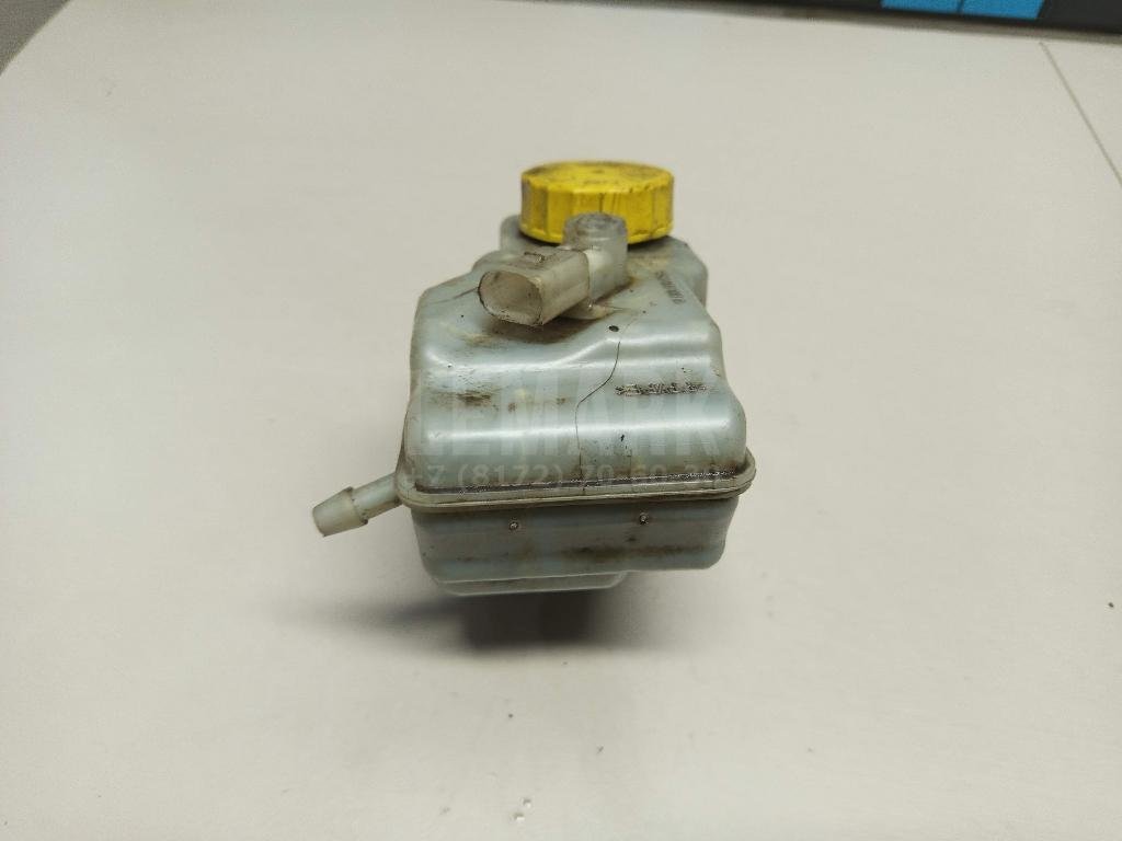 Бачок главного тормозного цилиндра