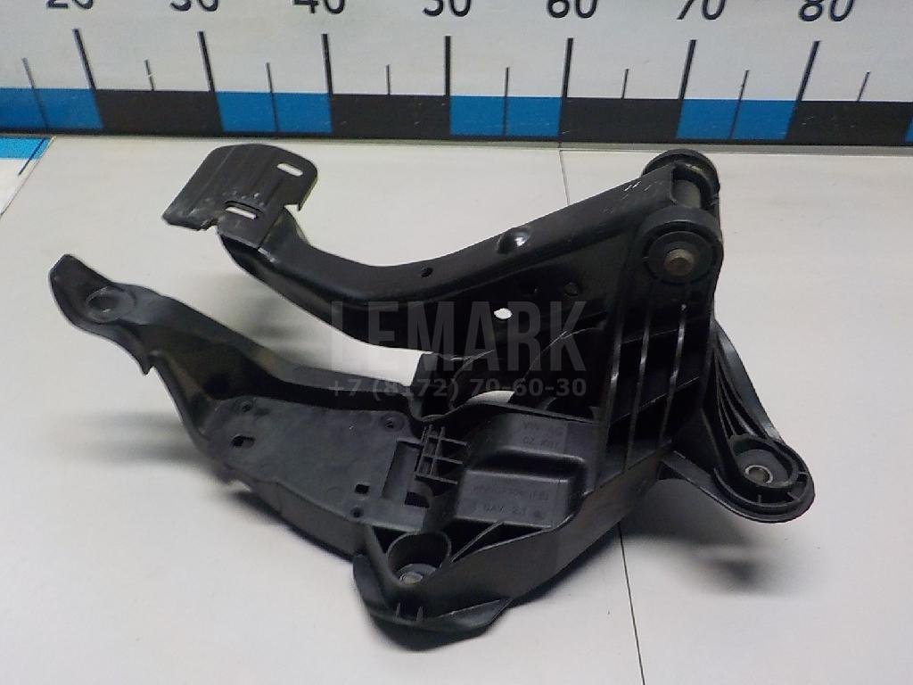 Педаль тормоза