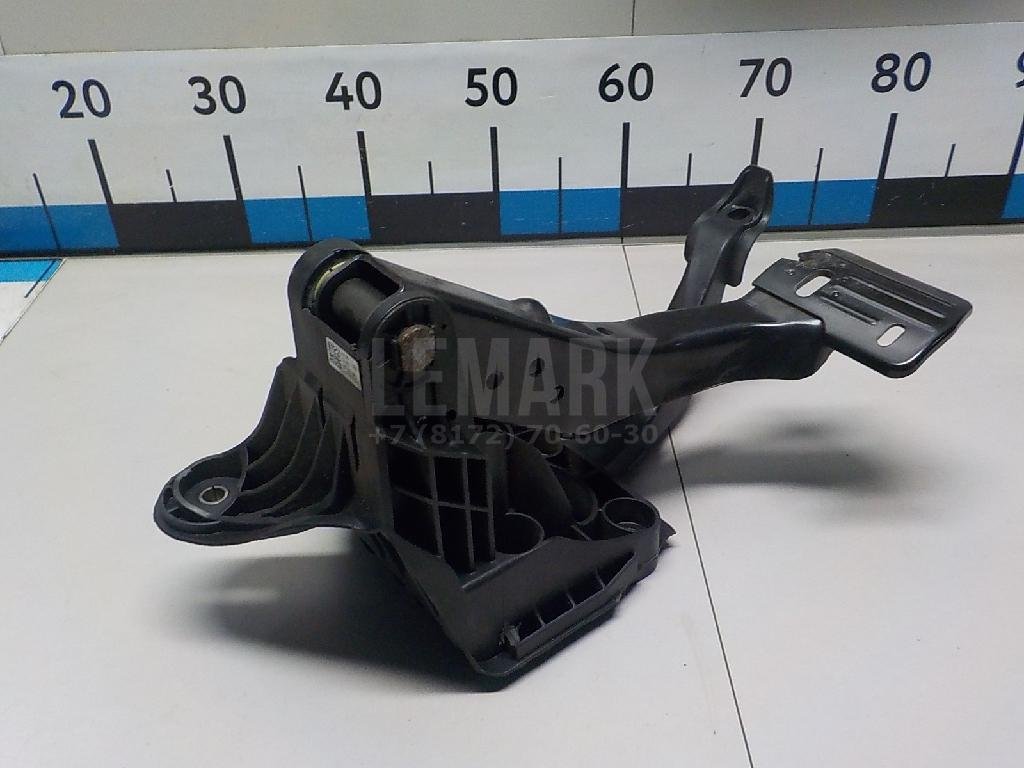 Педаль тормоза