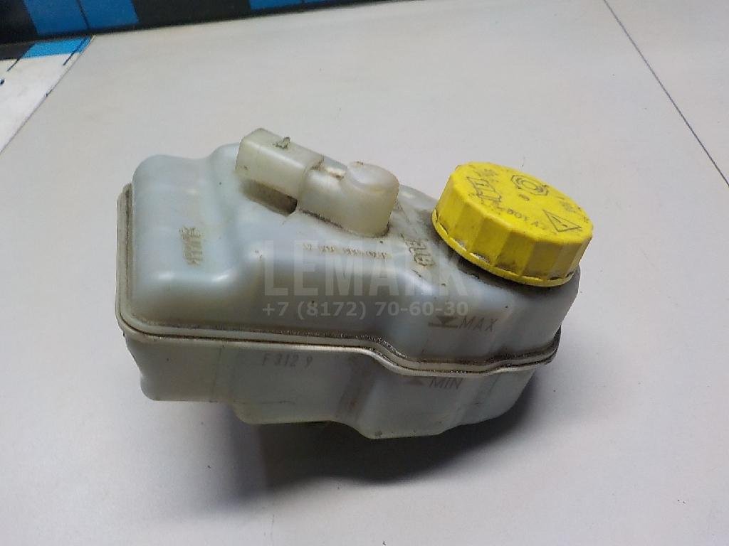 Бачок главного тормозного цилиндра