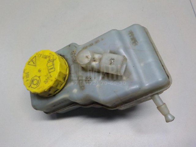 Бачок главного тормозного цилиндра