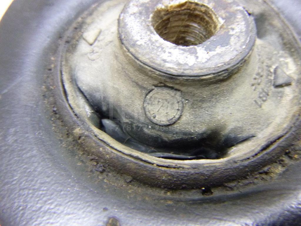 Рычаг передний левый