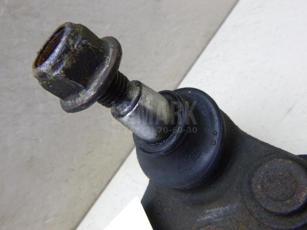 Рычаг передний левый