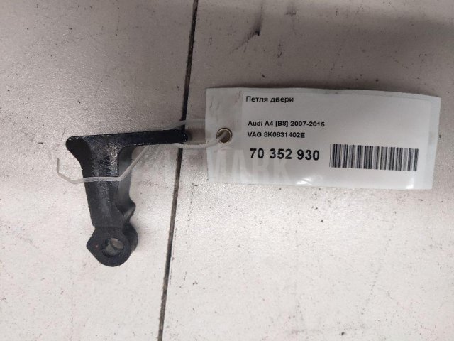 Петля двери