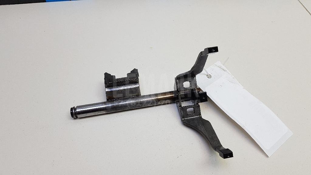 Вилка включения передачи