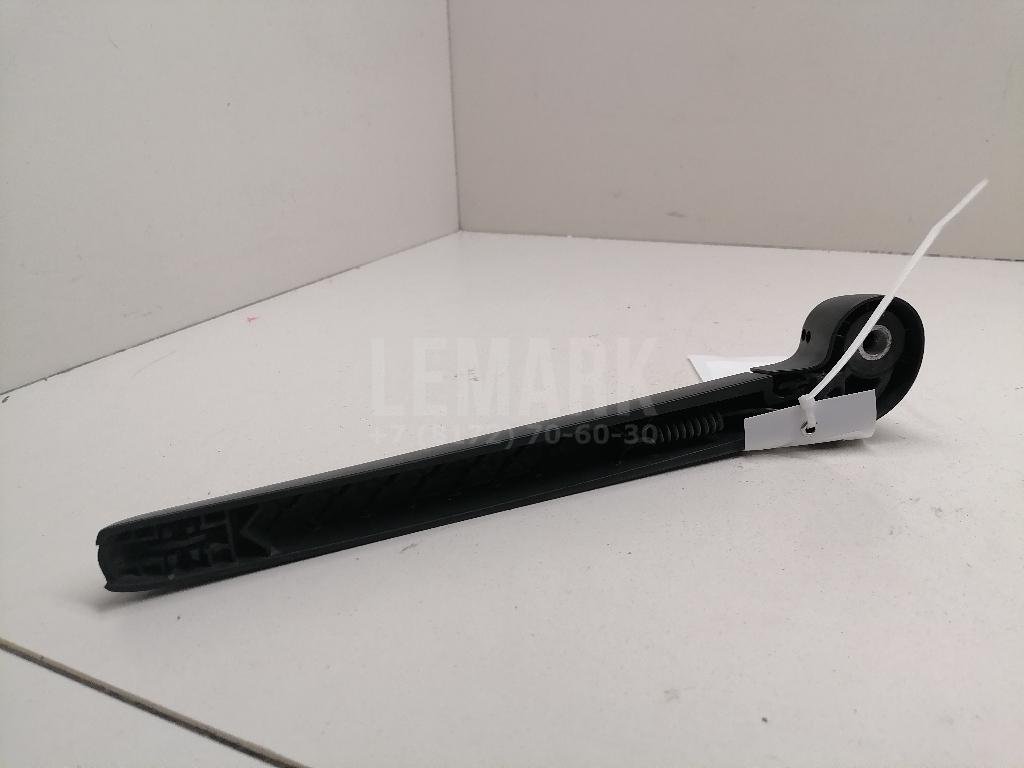 Поводок стеклоочистителя заднего