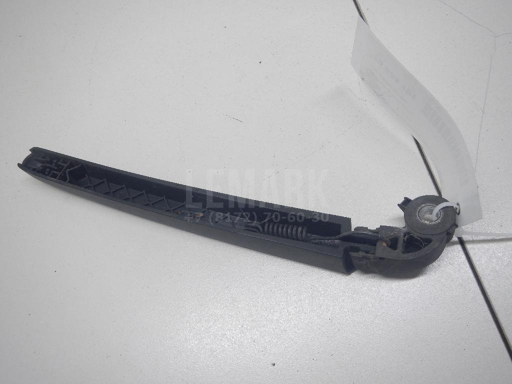 Поводок стеклоочистителя заднего