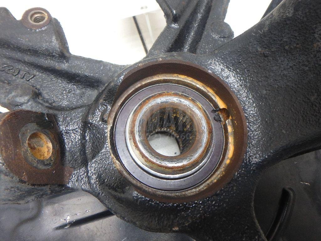 Кулак поворотный передний правый