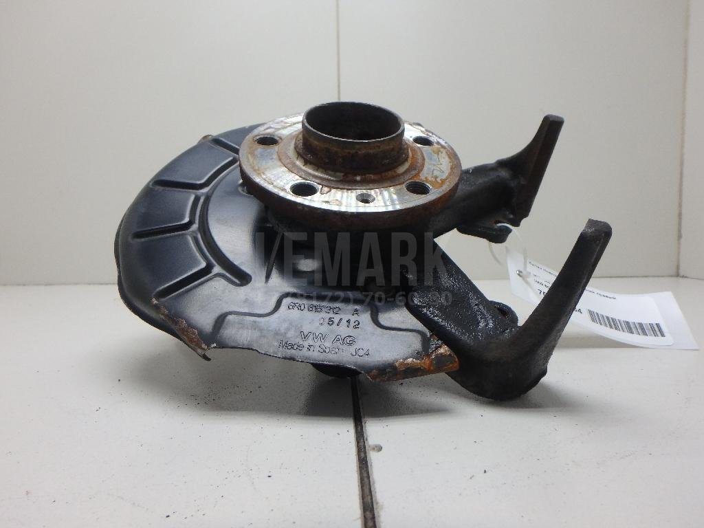 Кулак поворотный передний правый