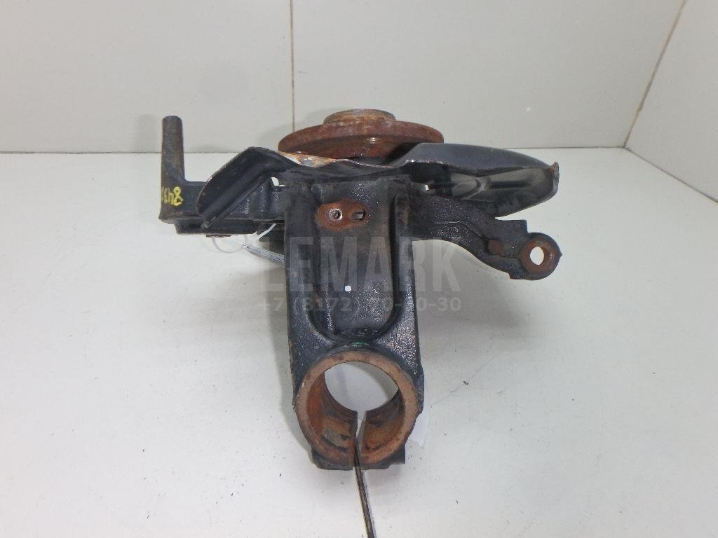 Кулак поворотный передний правый