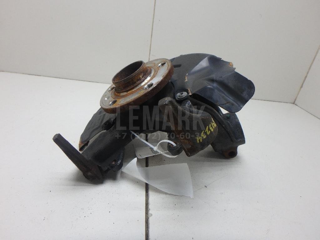 Кулак поворотный передний правый