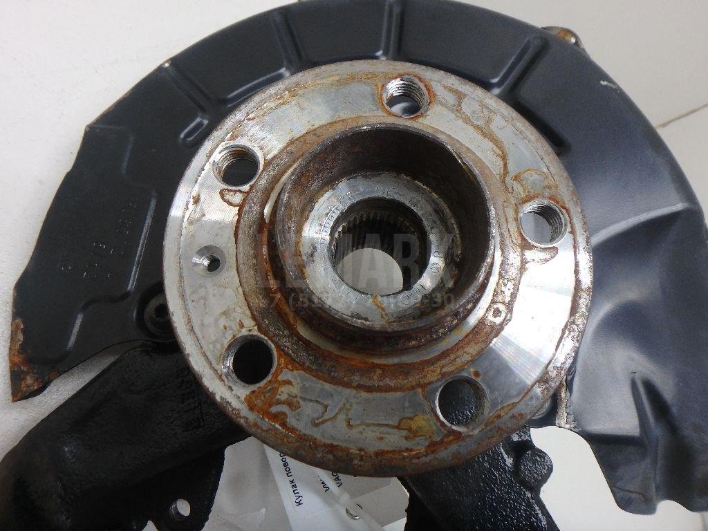 Кулак поворотный передний правый