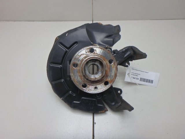 Кулак поворотный передний правый