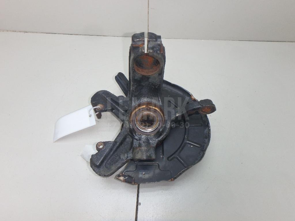 Кулак поворотный передний правый