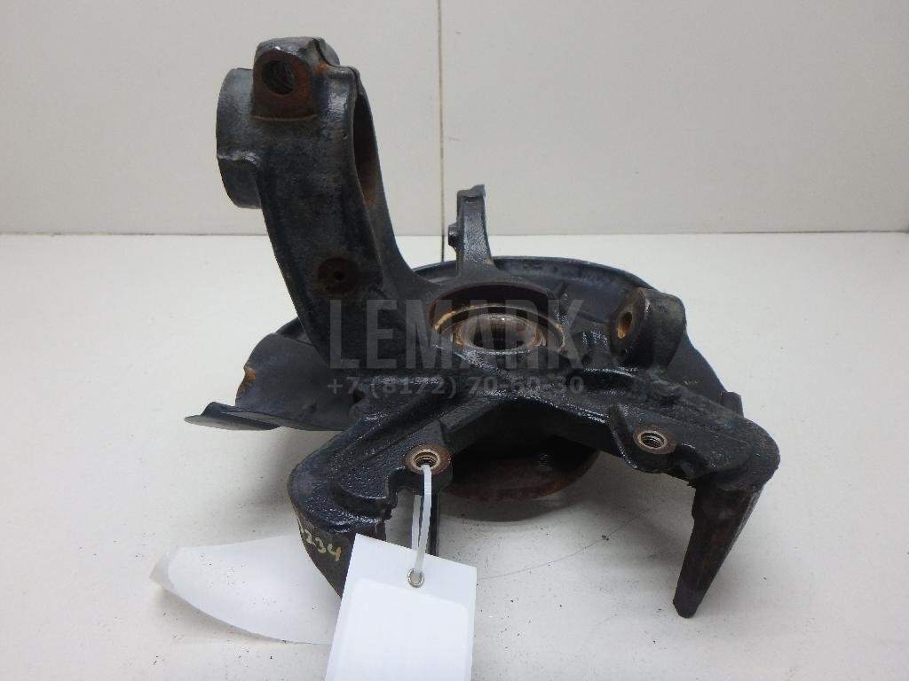 Кулак поворотный передний правый