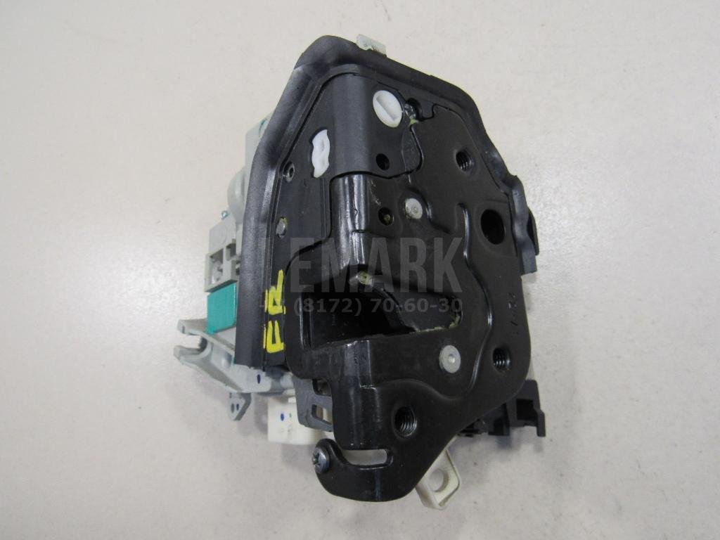 Замок двери передней правой