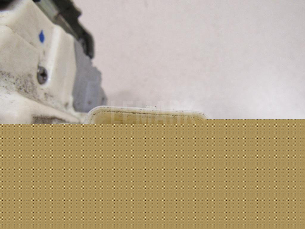 Замок двери передней правой