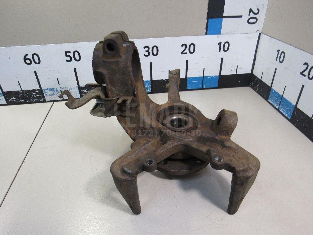 Кулак поворотный передний правый