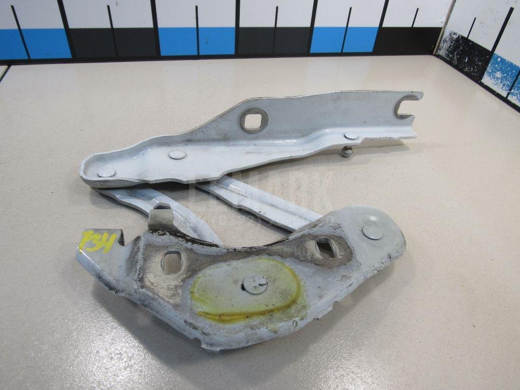 Петля капота левая